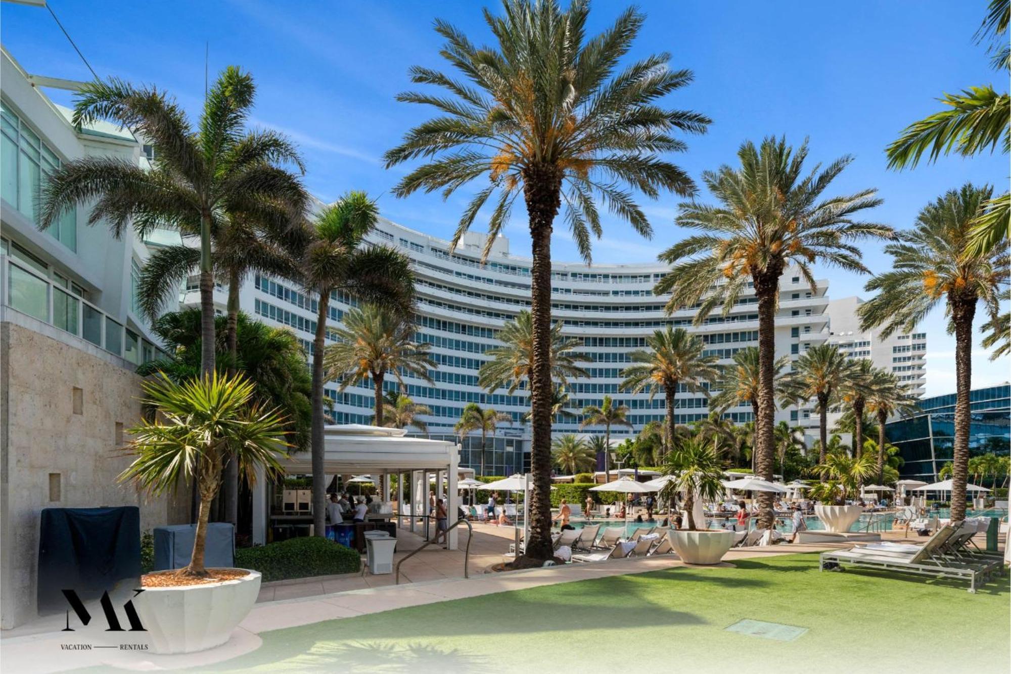 Fontainebleau Resort Balcony W Pool & Ocean View - Miami Beach, Miami Beach