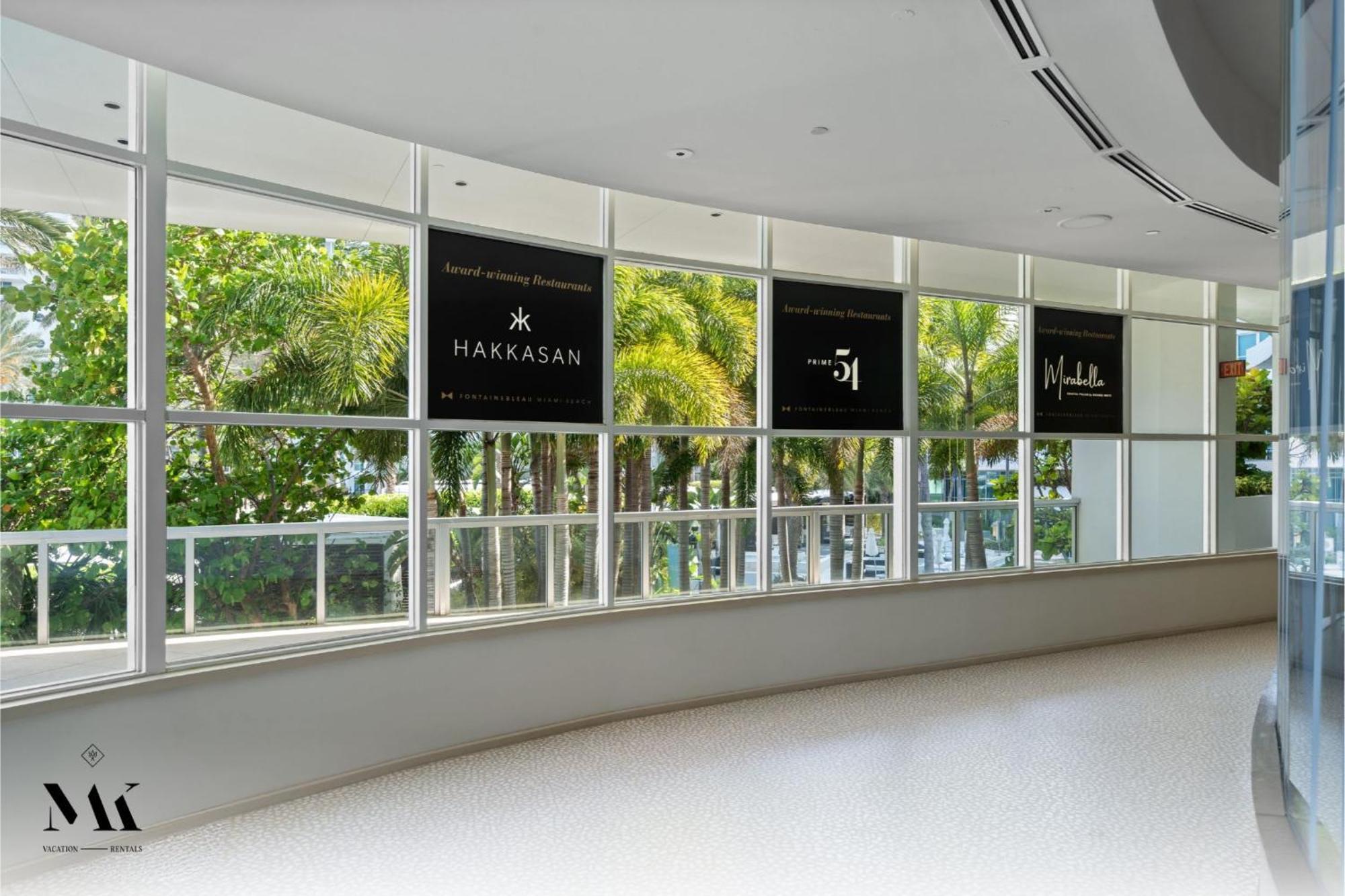 Fontainebleau Resort Balcony W Pool & Ocean View - Miami Beach — Photos 1